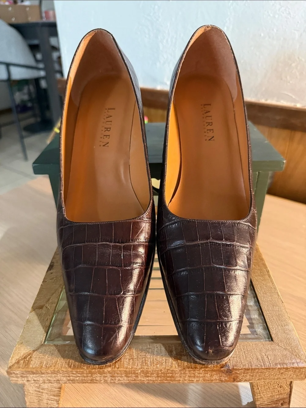 Lauren Ralph Lauren Women's Dark Brown Croc-Embossed Leather Pumps